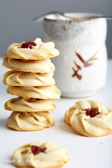 Shortbread Cookies With Jam, Perfect Crepes, Cookies With Jam, Almond Biscotti, Jam Cookies, Spritz Cookies, Butter Fudge, Shortbread Recipes, Oreo Dessert