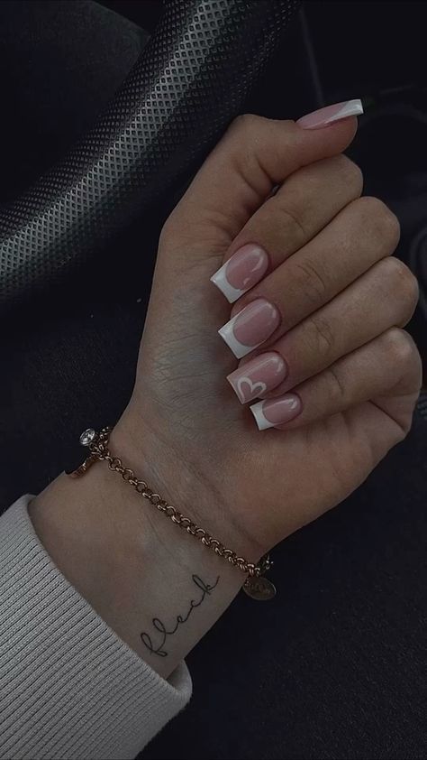 Nails Art Ideas, Heart Nail Designs, Wow Nails, French Tip Nail Designs, Formal Nails, Simple Gel Nails, Girly Acrylic Nails, French Tip Acrylic Nails, French Acrylic Nails