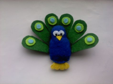 Felt Peacock, Bird Puppet, Peacock Crafts, Felt Puppets, Felt Board Stories, Cloth Book, Penny Rug, Felt Craft, Cute Penguin