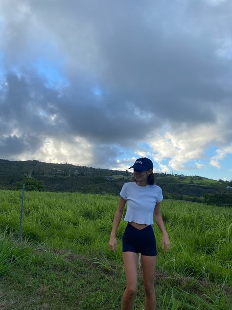 Trekking Outfit Women Summer, Trekking Outfit Women, Trekking Outfit, Vsco Outfits, Island Life Style, Summer Hiking Outfit, Get My Life Together, Fall Travel, Instagram Pose