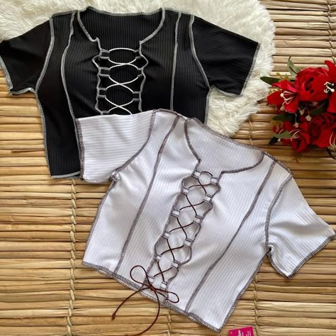 Chic Black Outfits, Reworked Clothes, Beachwear Fashion, Crop Top Outfits, Baggy Pants, Alternative Outfits, Really Cute Outfits, Girls Fashion Clothes, Teenage Fashion Outfits