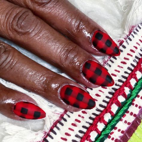 Red And Black Checkered Nails, Black Checkered Nails, Buffalo Plaid Nails, Red Plaid Nails, Checkered Nails, Plaid Nails, Black Checkered, Baby Sweaters, Nail Artist