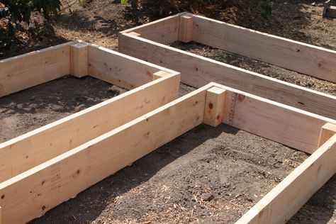 Raised Beds Diy, Cucumber Trellis Diy, Raised Planters, Wooden Garden Bed, Raised Garden Bed Plans, Diy Garden Bed, Garden Boxes Raised, Building Raised Garden Beds, Vegetable Garden Raised Beds