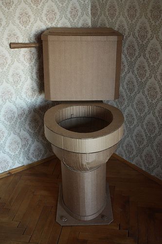 Cardboard Toilet Cardboard Toilet, Cardboard Dollhouse, Diy Barbie House, American Girl Doll House, Dollhouse Bathroom, Cardboard Box Crafts, Doll Furniture Diy, Dollhouse Miniatures Diy, Barbie Kitchen