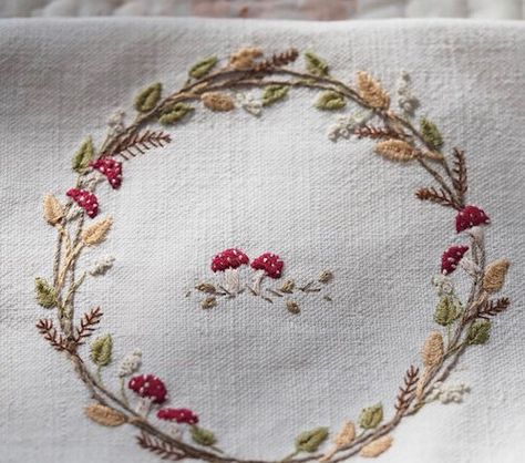 Joy Embroidery, Cross Stitch Embroidery Designs, Moss Embroidery, Witch Boy, Fall Embroidery Designs, Linen Embroidery, Cottage Quilt, Seasons Autumn, Bee Embroidery