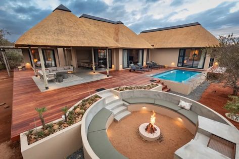 African House Design, Resort Masterplan, Lodge Exterior, African Lodge, African Hut, Bush House, Resort Decor, Farm Villa, Villa Ideas