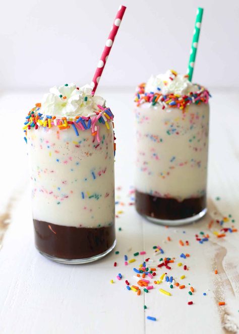 Now here's something to celebrate! With all the flavor of cake batter, a swirl of hot fudge and loads of sprinkles, these milkshakes are even better than licking the bowl after making a funfetti cake. Milkshake Flavours, Funfetti Cake, Milkshake Recipes, Hot Fudge, Cake Flavors, Milkshakes, Cake Batter, Frozen Treats, Sugar And Spice