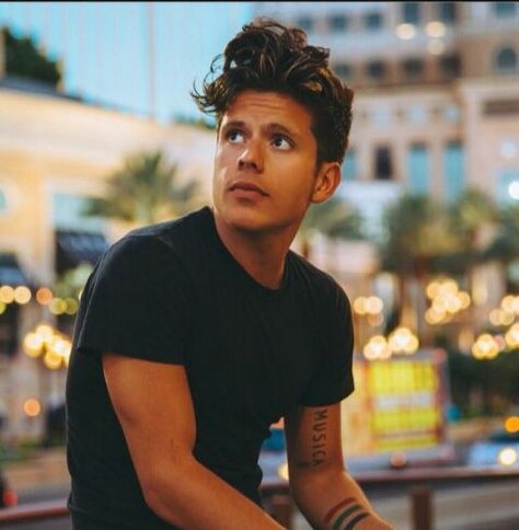 Playera negra 🔰 Rudy Mancuso, Boy Friends, Hadid Style, Arranged Marriage, Youtube Stars, Men Care, Fav Celebs, Chapter 1, Paul Mccartney