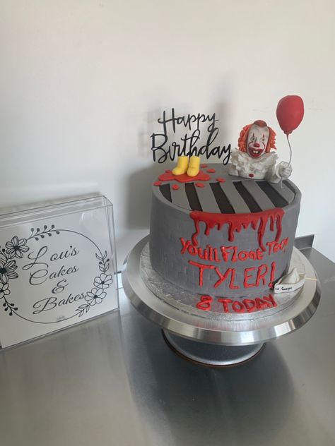 Pennywise / It scary cake Pennywise Food Ideas, Pennywise Birthday Cake, It Birthday Cake Stephen King, Pennywise Birthday, Pennywise Georgie, Pennywise With Balloon, Pennywise Nickelsmart Meme, 12th Birthday, Matilda