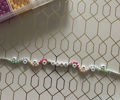 Friendship Bracelet Patterns With Beads, Friendship Bracelet Ideas, Taylor Bracelets, Eras Bracelets, Diy Beaded Rings, Cute Friendship Bracelets, Bracelet Inspo, Bracelets Ideas, Friendship Bracelets With Beads