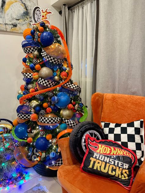 Arbol de navidad con temática de Hotwheels Hot Wheels Christmas Tree Ideas, Hot Wheels Christmas Tree, Christmas Tree Ideas, Christmas Tree, Christmas