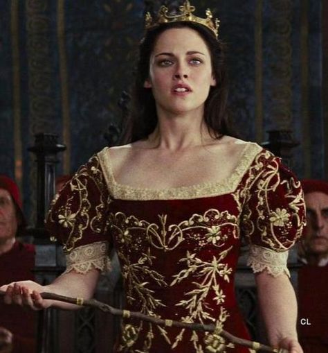 Snow White Huntsman, Snowwhite And The Huntsman, Snow White And The Huntsman, Colleen Atwood, The Huntsman, Costume Drama, Red Gowns, Fantasy Costumes, Into The Woods