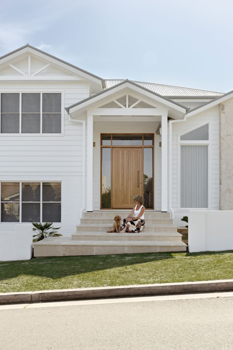 Wgite-exterior-house Weatherboard House Exterior, Coastal Exterior House Colors, White Exterior House, White Weatherboard House, Hamptons Exterior, Coastal House Exterior, Coastal Facade, Weatherboard Exterior, Coastal Home Exterior