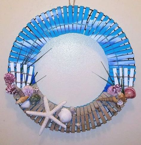 Painted Clothes Pins, Painting Clothes, Clothespin Diy Crafts, Diy Summer Decor, Clothespin Art, Beach Themed Crafts, Clothes Pin Wreath, Nautical Crafts, Beach Wreath