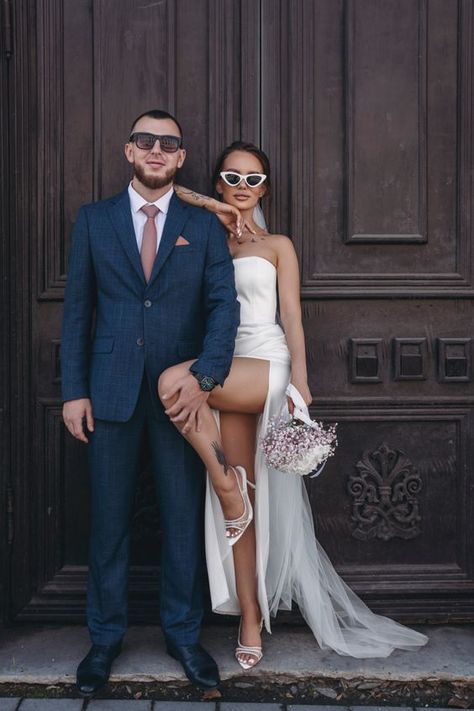 Funny Wedding Photo Ideas, Court House Wedding Picture Ideas, Elope Photoshoot, Civil Wedding Photoshoot, Classy Couple Photoshoot, Power Couple Photoshoot, Wedding Anniversary Photoshoot Ideas, Courthouse Wedding Ideas, Civil Wedding Photos