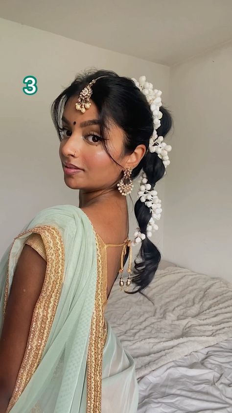 Jasmine In Hair Indian, Jasmine Flower Hairstyle For Short Hair, Jasmine Flowers In Hair Indian Aesthetic, South Indian Flower Hairstyles, Indian Hair Flowers, Tamil Hairstyle With Flowers, Hair With Jasmine Flowers, Jasmine Flower On Hair, Jasmine Flower Hairstyle For Saree