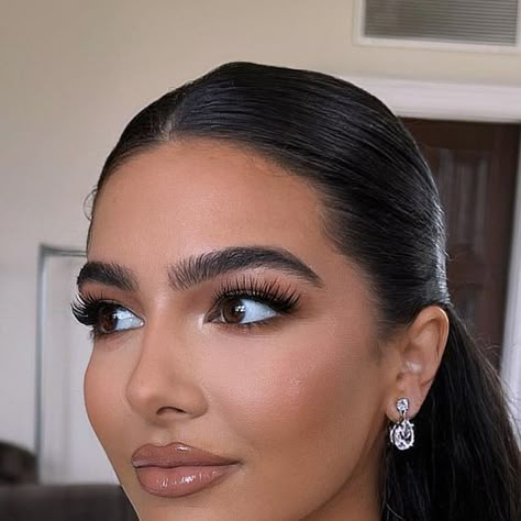 Glam Bridal Makeup Looks, Makeup Look For Engagement, Brown Hair Brown Eyes Makeup, Glam Makeup Brown Eyes, Elegant Glam Makeup, Bridal Makeup Brown Eyes, Wedding Makeup Brown Eyes, Classy Makeup Looks, Makeup Look Wedding