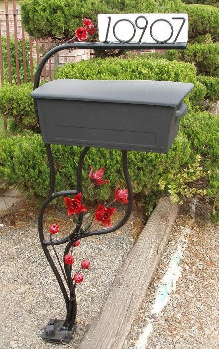 <3 iron work Wrought Iron Mailbox, Mailbox Post Ideas, Mailboxes Ideas, Iron Mailbox, Rustic Mailboxes, Mail Box Ideas, Cool Mailboxes, Mailbox Stand, Iron Ideas