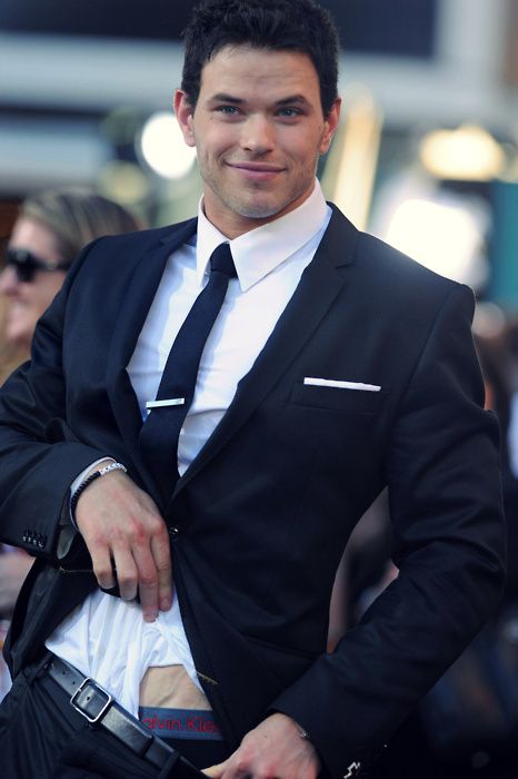 Kellan Lutz Kellan Lutz, Actor Studio, Hottest Male Celebrities, The Perfect Guy, Charli Xcx, Robert Pattinson, Good Looking Men, Suit And Tie, Celebrities Male