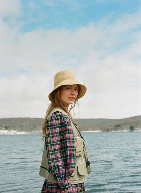 Female Fishing Outfit, Fishing Woman Outfit, Fisherman Aesthetic Outfit, Womens Fishing Outfit Winter, Fisherman Aesthetic, Fishing Editorial, Fisherman Outfit, Aesthetic Kids, Zara Knit