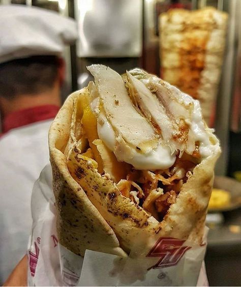 Syrian shawarma 😋 Syrian Food, Shawarma Recipe, Chocolate Candy Recipes, Doner Kebab, Yummy Comfort Food, Snap Food, Authentic Recipes, Turkish Recipes, Quesadillas