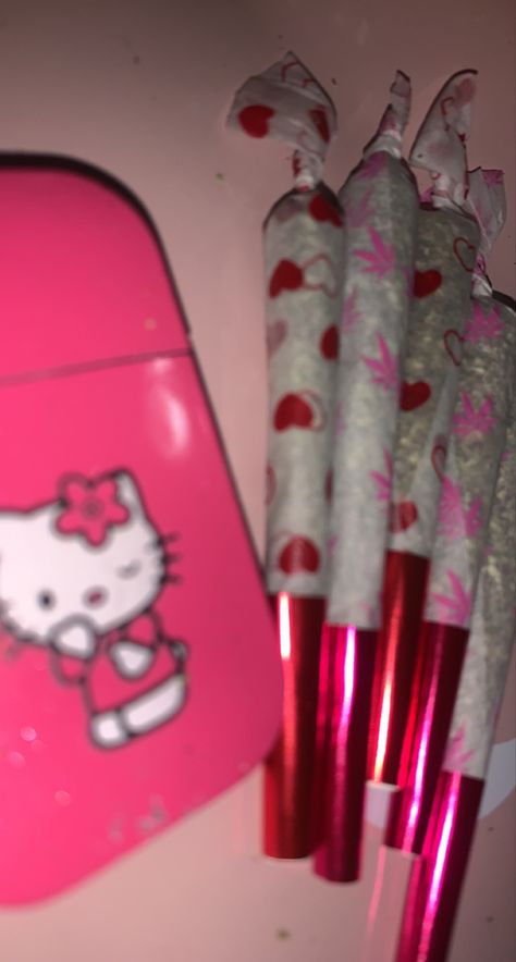 Hello kitty lighter Hello Kitty Wax Pen, Hello Kitty Lighters, Cute Joints, Cool Lighter Aesthetic, Cute Lighters, High Hello Kitty, Hello Kitty Lighter, Hello Kitty Bong, Impulsive Ideas