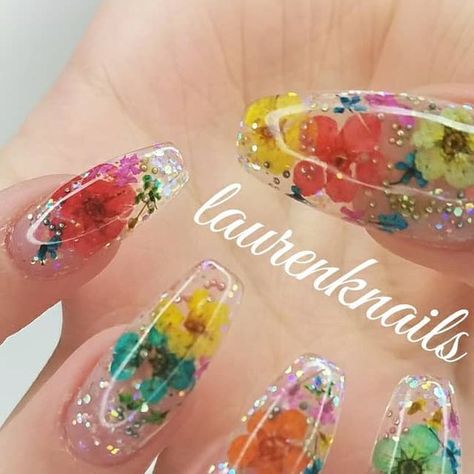 Real Pressed Flowers Inside Acrylic Nails Acrylic Nails With Flowers, Clear Glitter Nails, French Manicure Acrylic Nails, Nails With Flowers, Nails Flowers, Mickey Nails, Vday Nails, Long Nail Art, Clear Acrylic Nails