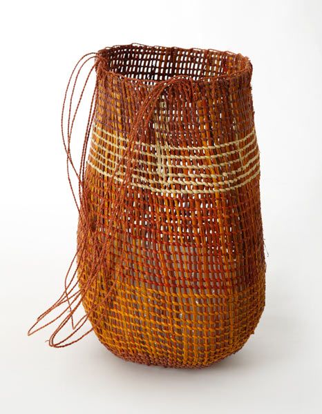 Large Basket With Lid, Woven Crafts, Basket Weaving Diy, Aboriginal Culture, Afrikaanse Kunst, Black Wall Clock, Berry Baskets, Textiles Techniques, Basket Design