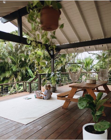 Youtuber Ellen Fisher’s amazing Hawai’i home Ellen Fisher, Hawaiian House, Farm Animal Sanctuary, Hawaiian Home Decor, Hawaiian Homes, Moving To Hawaii, Bali House, Hawaii Homes, Surf House