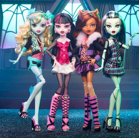 would u rather Creeproductions or originals! I love the originals always Monster High Mermaid, Monster High Clawdeen, Monster High Custom Doll, Original Monster, Custom Barbie, Monster High Party, Catty Noir, Moster High, Anime Monsters