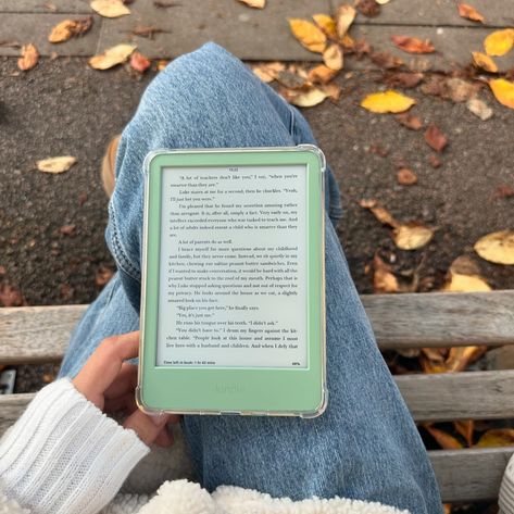 some fall vibes for you ₊˚.🍁 ✩｡🧸 🤎 reading update: - finished: Never Lie by @fmcfaddenauthor on my kindle. i really enjoyed the storyline—another brilliant thriller from freida! the plot twist completely caught me off guard, and i couldn’t have seen it coming. she’s a genius at building suspense and i’ll forever eat it up — 4★ - currently reading: Heartstopper Vol.3 & Something Wicked by @sierradeanauthor. i’m diving into witchy, cozy autumnal reads as we (fastly) approach halloween! i’m ju... Matcha Kindle Aesthetic, Green Kindle Aesthetic, Kindle Reading Aesthetic, Reading Outside Aesthetic, Reading Vision Board, Vision Board Green, Reading Aesthetic Cozy, Reading Kindle Aesthetic, Read Books Aesthetic