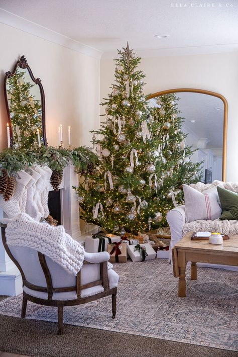 Cozy Cottage Christmas Decor Inspiration Ella Claire, Christmas Fireplace Mantels, Christmas Tree Decorating Ideas, Tree Decorating Ideas, Christmas Tree Decorating, Natural Christmas Decor, Christmas Fireplace Decor, Silver Christmas Tree, Cottage Christmas