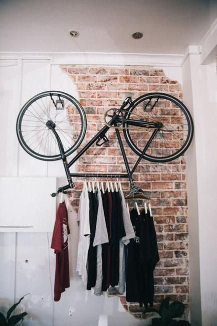 22 Space Saving Bike Storage Ideas Adding Sports Enthusiasm to Interior Decorating Hanging Bike Rack, Fabrikasi Logam, Diy Dressing, Mini Dressing, Old Bicycle, Vintage Blog, Bicycle Art, Old Bikes, Bike Storage