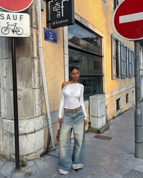 Fits I love from last week ☀️ White Sheer Top Outfit, Wash Jeans Outfit, Bra Outfit, White Sheer Top, White Bra, Pic Pose, Photoshoot Inspo, Outfit Jeans, Belly Chain