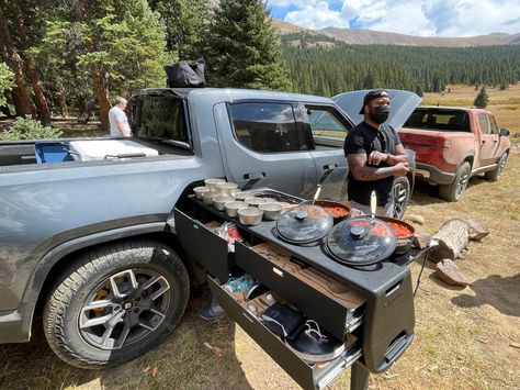 Rivian R1T Camp Kitchen: Check out the final version of the electric pickup’s outdoor cooking station – TechCrunch Rivian Truck, Rivian R1t Truck, Outdoor Cooking Station, Truck Kitchen, Camping 4x4, Cooking Station, Electric Pickup Truck, Expo West, Electric Pickup