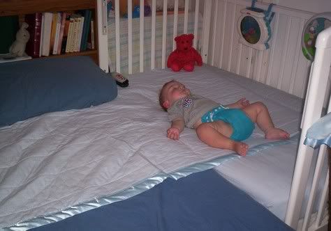 How to turn your crib into a sidecar co-sleeper. (we have an arms reach bassinet, but I'm thinking of doing this so it will be more comfy for him and easier to transition him to his crib in his room eventually after the first year.) Sidecar Crib, Safe Co Sleeping, Baby Co Sleeper, Baby Crib Diy, Diy Crib, Co Sleeping, Attachment Parenting, Baby Co, Peaceful Parenting