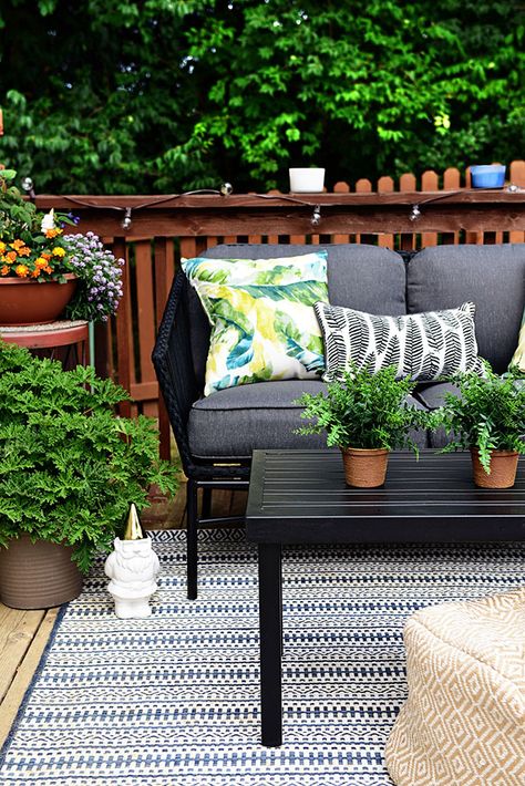 Maximize Outdoor Space! Find tips on getting the most out of your small deck or patio along with plants that keep mosquitos and other pests away. Small Deck Furniture, Outdoor Deck Decorating, Deck Or Patio, Sofa Wood Frame, Small Deck Decorating Ideas, Small Deck, Deck Decorating Ideas On A Budget, Diy Deck, Deck Furniture