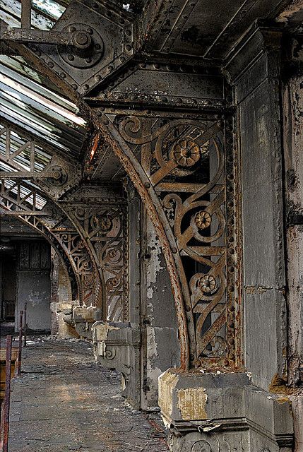 THIS is what steampunk is all about! Function AND beauty! verschnörkelte Pfeiler by rivende, via Flickr Abandoned House, Abandoned Mansions, Old Building, Abandoned Buildings, Old Buildings, Abandoned Houses, Dieselpunk, Cool Stuff, Beautiful Buildings