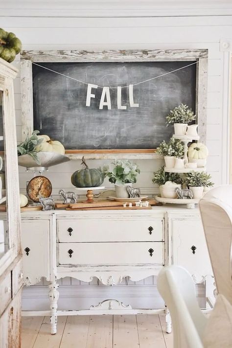 Cozy White Cottage, Film Decor, Farmhouse Buffet, Liz Marie, Buffet Decor, Office Decorating, Decor Studio, Diy Office, Vintage Farmhouse Decor