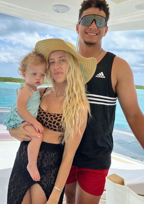 Patrick Mahomes Family, Brittney Mahomes, Nfl Wives, Brittany Mahomes, Nfl Chiefs, Singer Dr, Best Football Players, Best Football Team, Country Singer