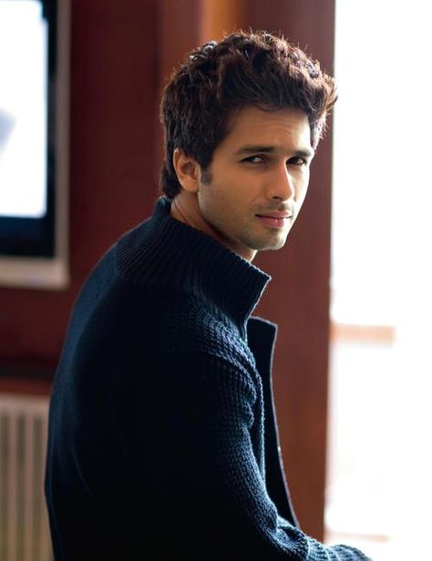 Best Bollywood Movies, Indian Star, Shahid Kapoor, New Hairstyle, Actor Picture, Mens Haircuts Short, Photography Poses For Men, Cute Actors, Bollywood Actors