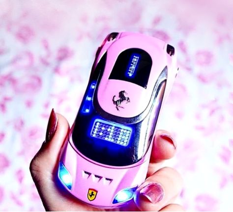 Isn't this pink ferrari trap phone adorable? Kim Kardashian was spotted with one of these in Tokyo Japan: https://unicornmermaid.com/2018/03/01/kim-kardashians-bringing-flip-phones-back/ Business Selfie, Trap Phone, Mood Friends, Pink Ferrari, Clothes Art, Kim Kardashian West, Music Motivation, Art Lifestyle, Science Activities For Kids