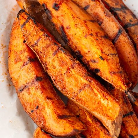 These grilled sweet potato wedges are a cinch to make, using a simple homemade potato seasoning that results in a sweet and smoky flavor. Great with the typical burgers and hot dogs, but also other grilled meats, they're perfect for dipping into ketchup, BBQ sauce, or any other condiment of your choice. Whether it's a casual family weeknight dinner or a lively weekend cookout, these bbq sweet potato wedges are sure to be a hit. Grilled Sweet Potato Wedges, Sweet Potato Barbecue, Grilling Sweet Potatoes, Sweet Potato Grilled, Bbq Sweet Potato Recipes, Blackstone Sweet Potatoes, Grilled Sweet Potato Recipes, Bbq Sweet Potato, Grilled Sweet Potato Fries