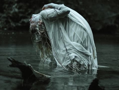 Dark Mermaid, Gothic Photography, Lake Photoshoot, Water Shoot, Aesthetic Sense, Girl In Water, Southern Gothic, Halloween Photoshoot, Gothic Aesthetic