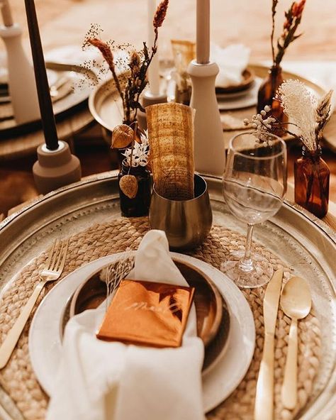 Ready for a special dinner? #kamkamdunes #sahara Wedding Tablescape, Special Dinner, Gala Dinner, Gold Embellishment, Desert Wedding, Wedding Tablescapes, Hand Crafted Furniture, Elopement Inspiration, Dinner Table