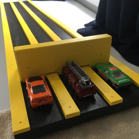 Hot Wheels Garage Diy, Wooden Race Track, Wooden Ramp, Car Ramp, Race Car Track, Kids Races, Hot Wheels Birthday, Car Ramps, Tiki Bar Decor