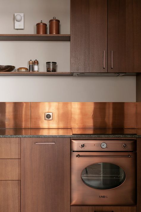 Copper Kitchen Backsplash, Brick Backsplash Kitchen, Types Of Wood Flooring, Elevated Homes, Copper Backsplash, Ikea Kitchen Design, Small Kitchen Design, Apartment Chic, Tiny Apartments