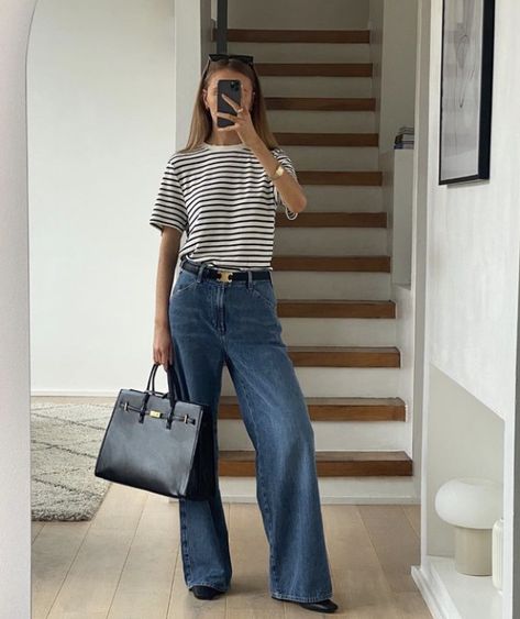 Women's Casual Shirt Outfit Ideas in 2023 Striped Tee Shirt Outfit, Casual Shirt Outfit, Basic Tshirt Outfit, Striped Tshirt Outfits, Basic Top Outfit, Stripe Tee Outfit, Striped Blouse Outfit, Casual Shirts Outfit, Striped Top Outfit