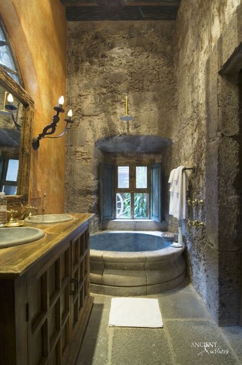 Drømme Bad, Unique Shower, Bathroom Themes, Gorgeous Bathroom, Rustic Bathrooms, Stone Walls, Tuscan Style, Dream Bathrooms, Rustic Bathroom