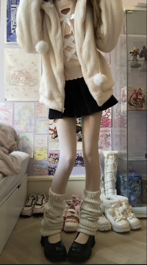 Fluffy Jacket Outfit Aesthetic, Fluffy Coat Outfit, Fluffy Jacket Outfit, Outfit Inspo Korean, Kawaii Fits, Kiss Clothes, Cutecore Aesthetic, Cute Kawaii Outfits, Kawaii Outfit Ideas